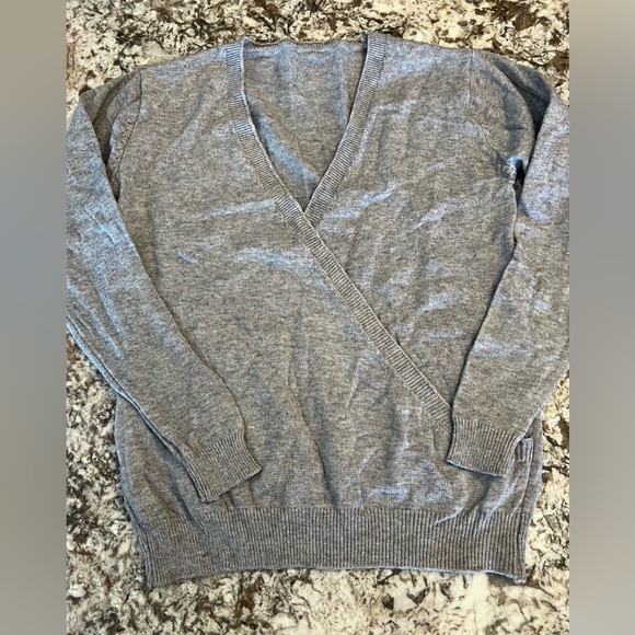 Medium Gray Knit Cross Sweater Wrap Soft Fall Winter Women’s Misses Long Sleeve - Picture 1 of 8
